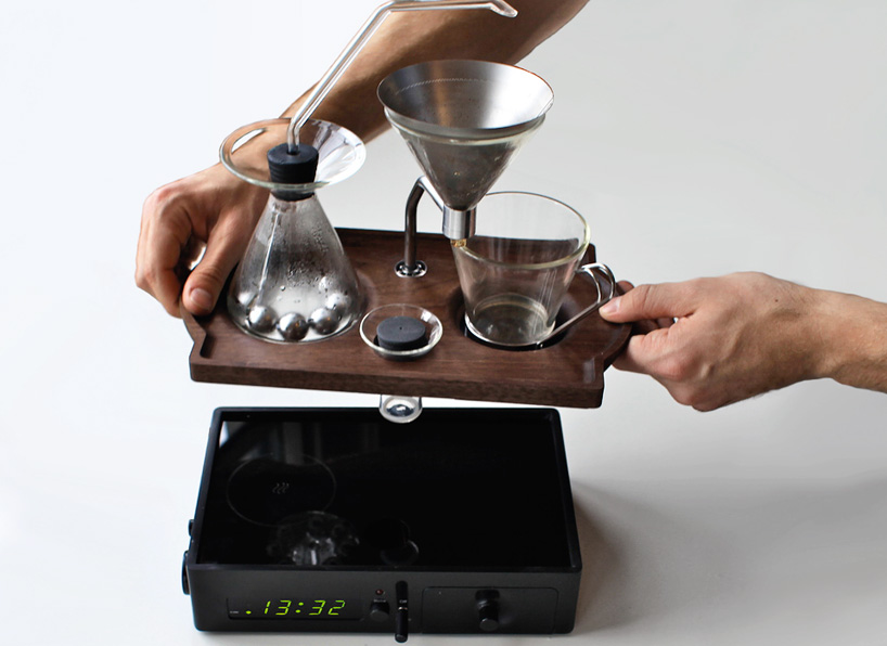 barisieur-alarm-clock-and-coffee