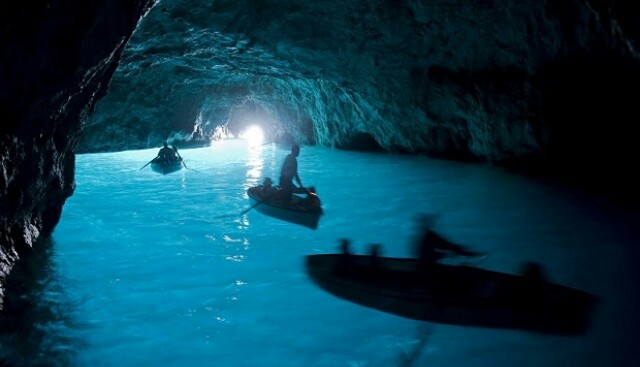 blue-grotto-ships~3